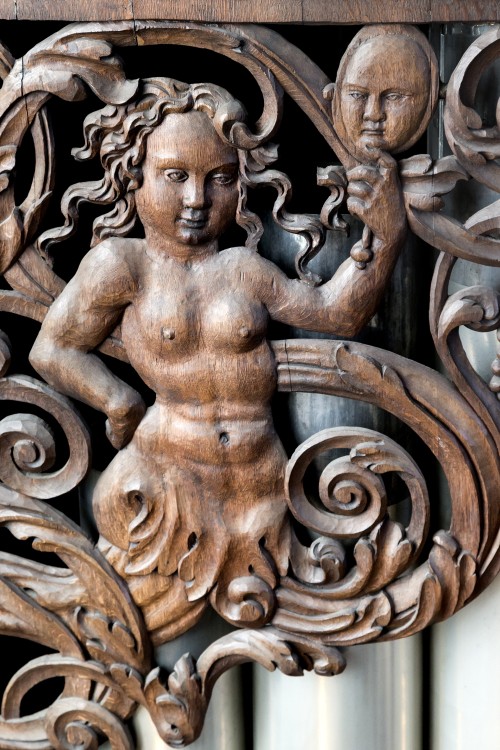Orgel Sint-Janskathedraal figuur met spiegel foto: Marc Bolsius